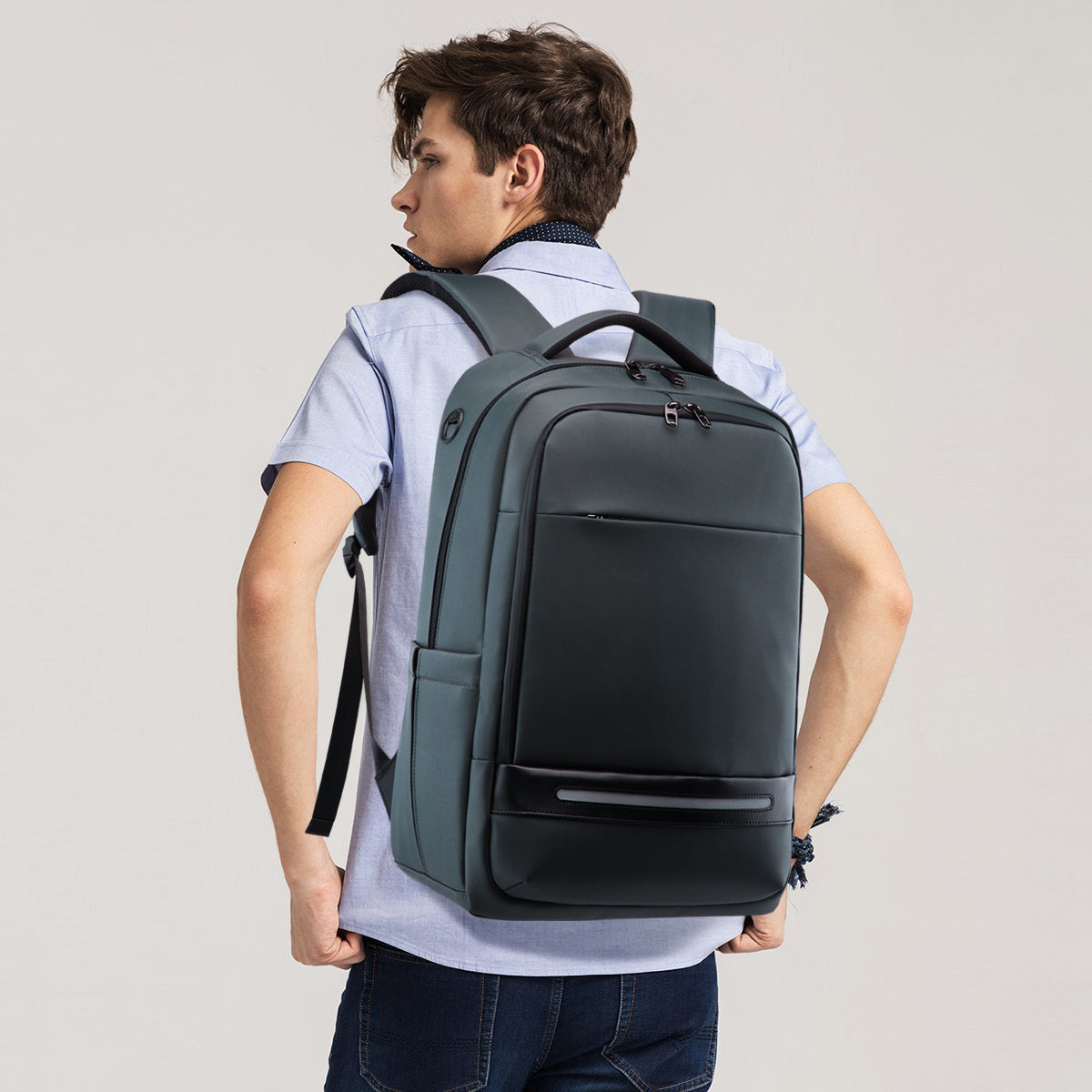 26L Large size  Backpack for man and woman, School, College, and Travel: Water Resistant Bookbag with USB charge port